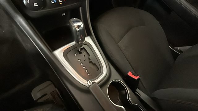 Used 2012 Dodge Avenger SE FWD image 19