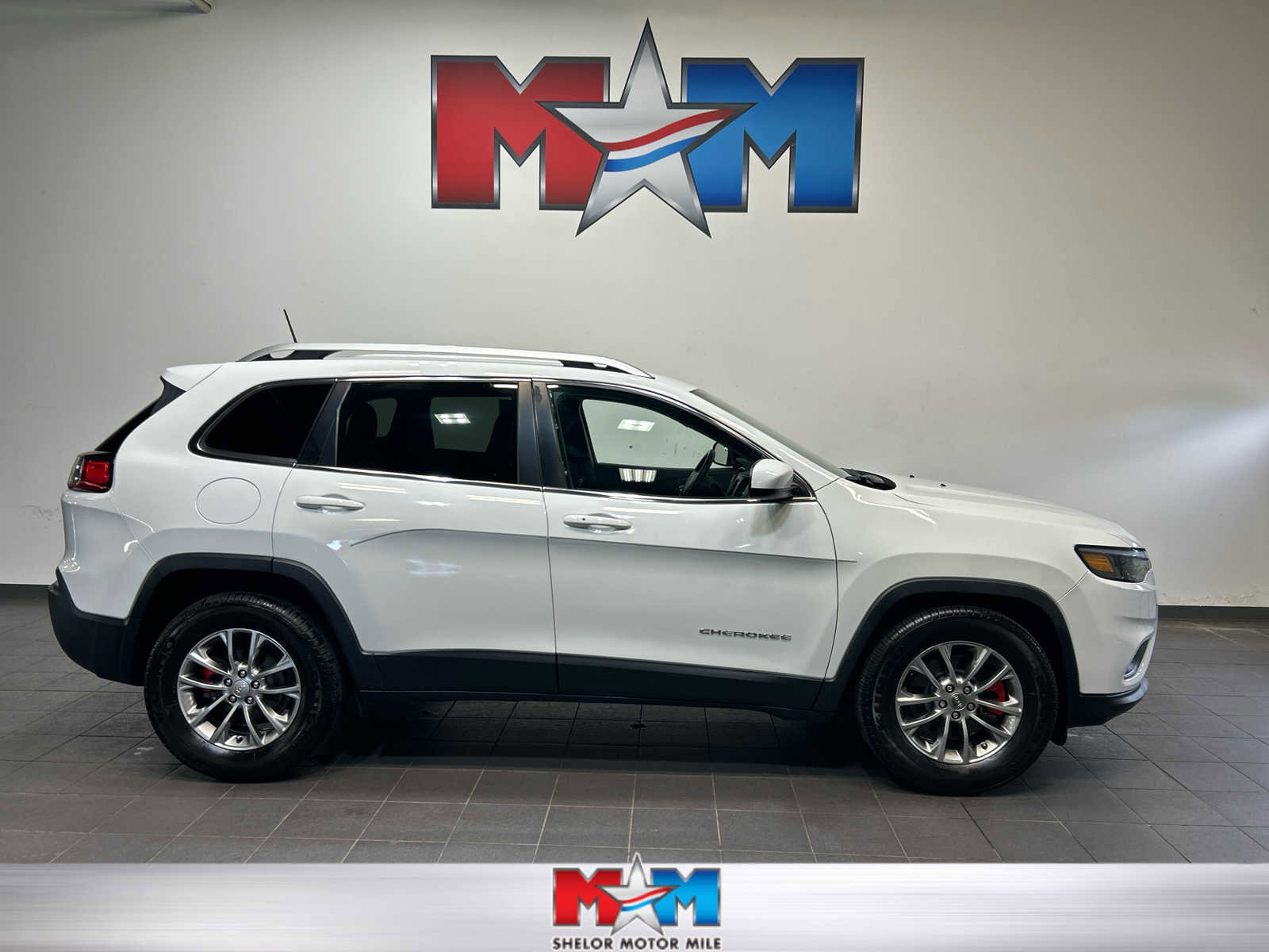 Used 2019 Jeep Cherokee Latitude Plus w/ Comfort/Convenience Group