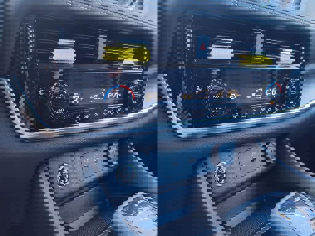 Used 2022 Nissan Rogue SV w/ SV Premium Package image 21