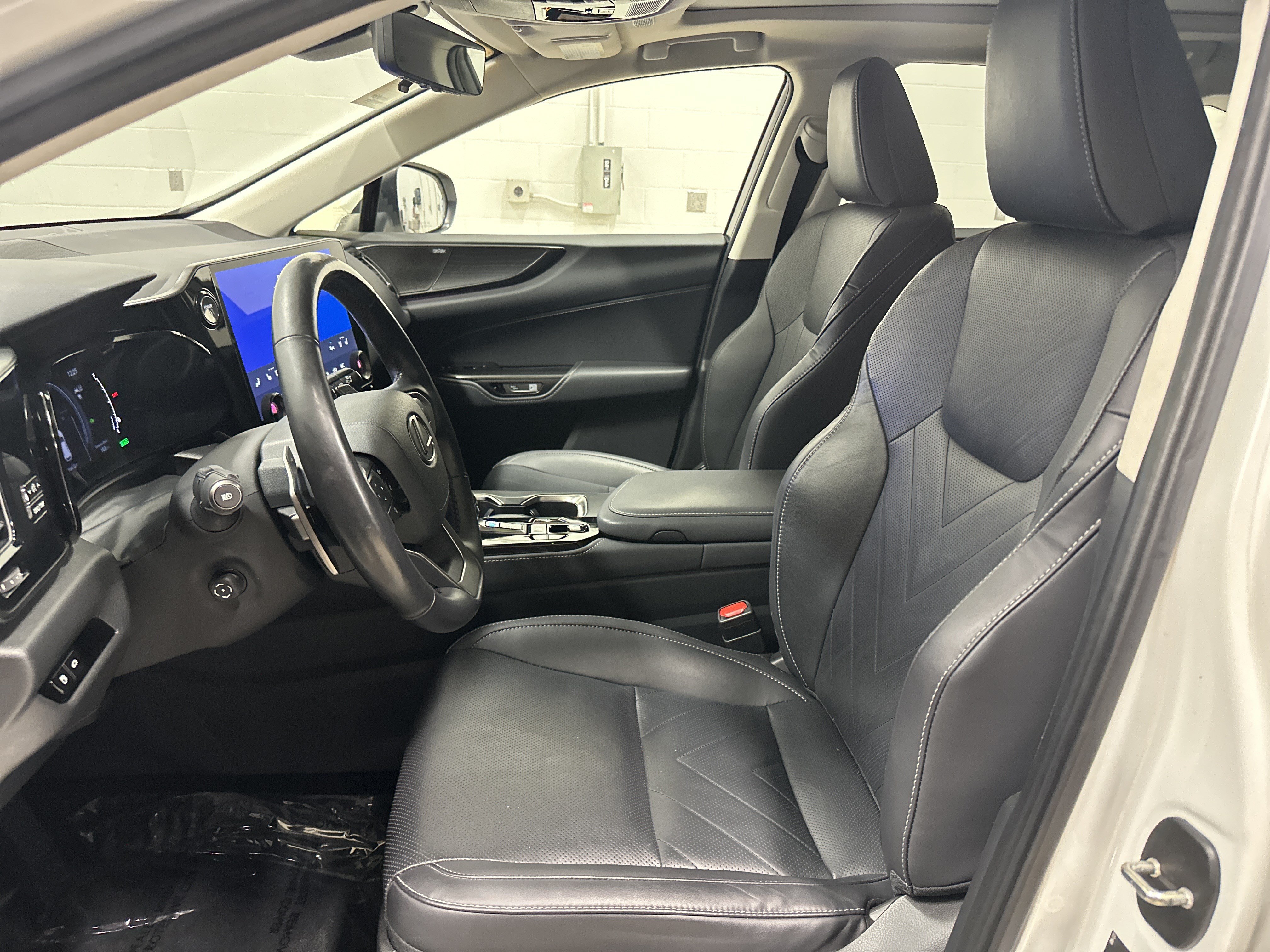 Used 2024 Lexus NX 350h AWD w/ Vision Package image 16