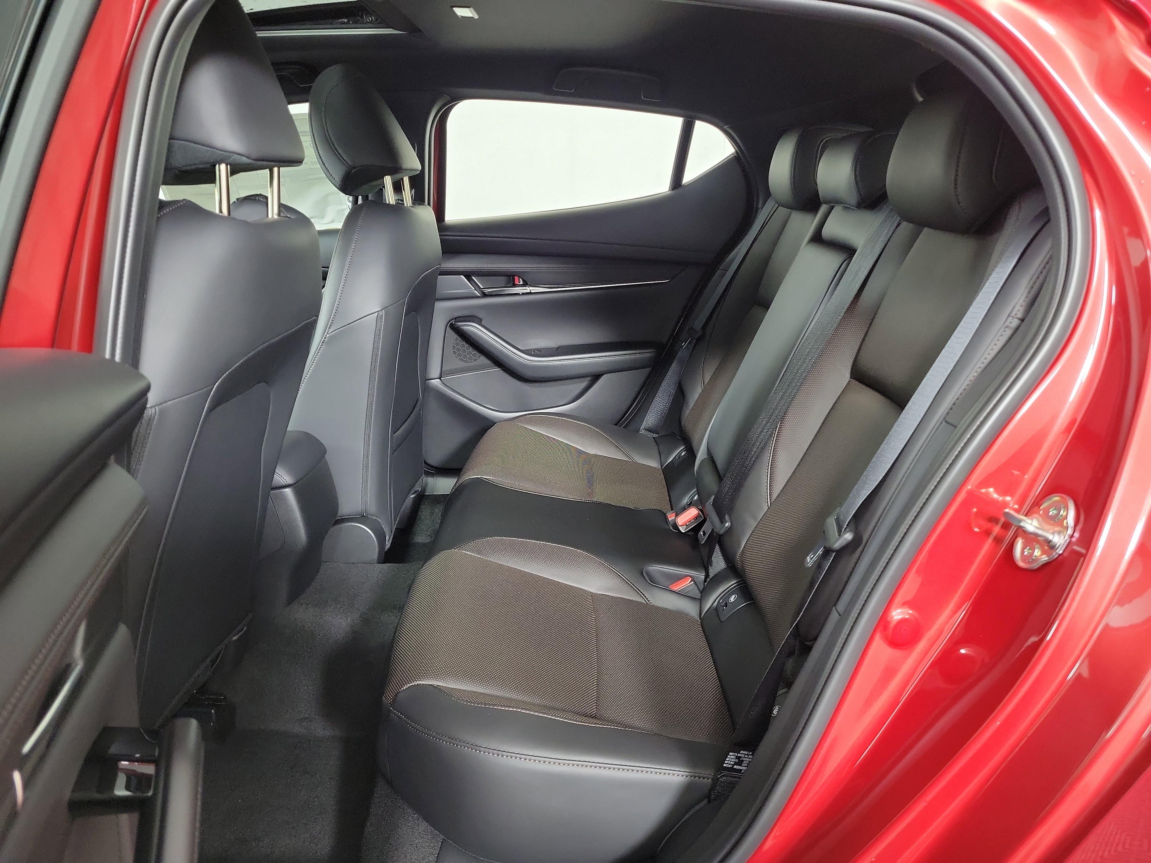 New 2026 MAZDA MAZDA3 Hatchback w/Premium Plus Pkg image 12