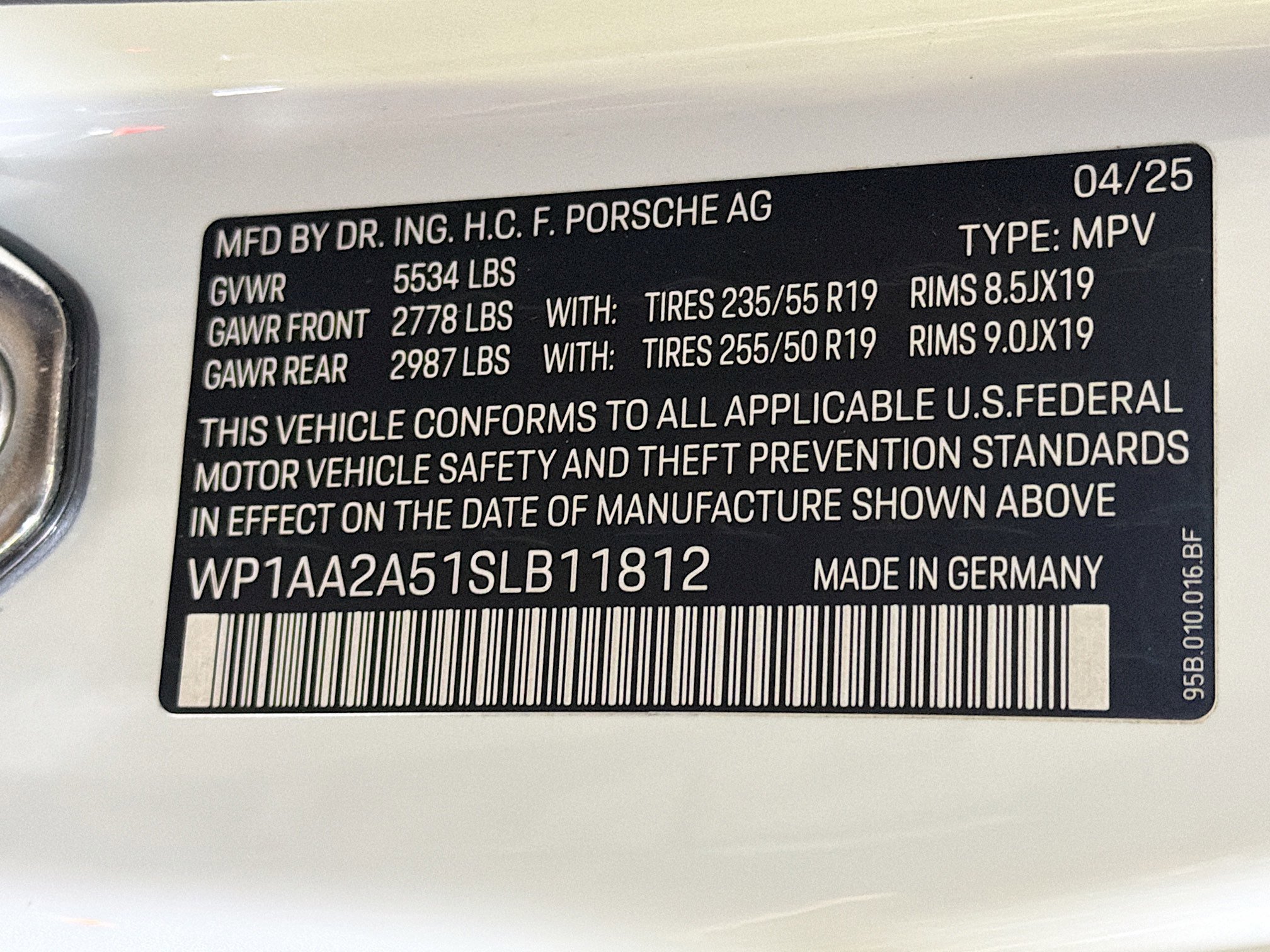 Certified 2025 Porsche Macan image 44