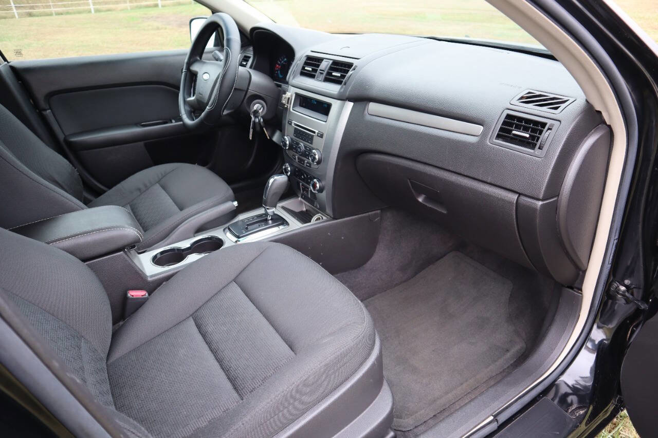 Used 2010 Ford Fusion SE image 25