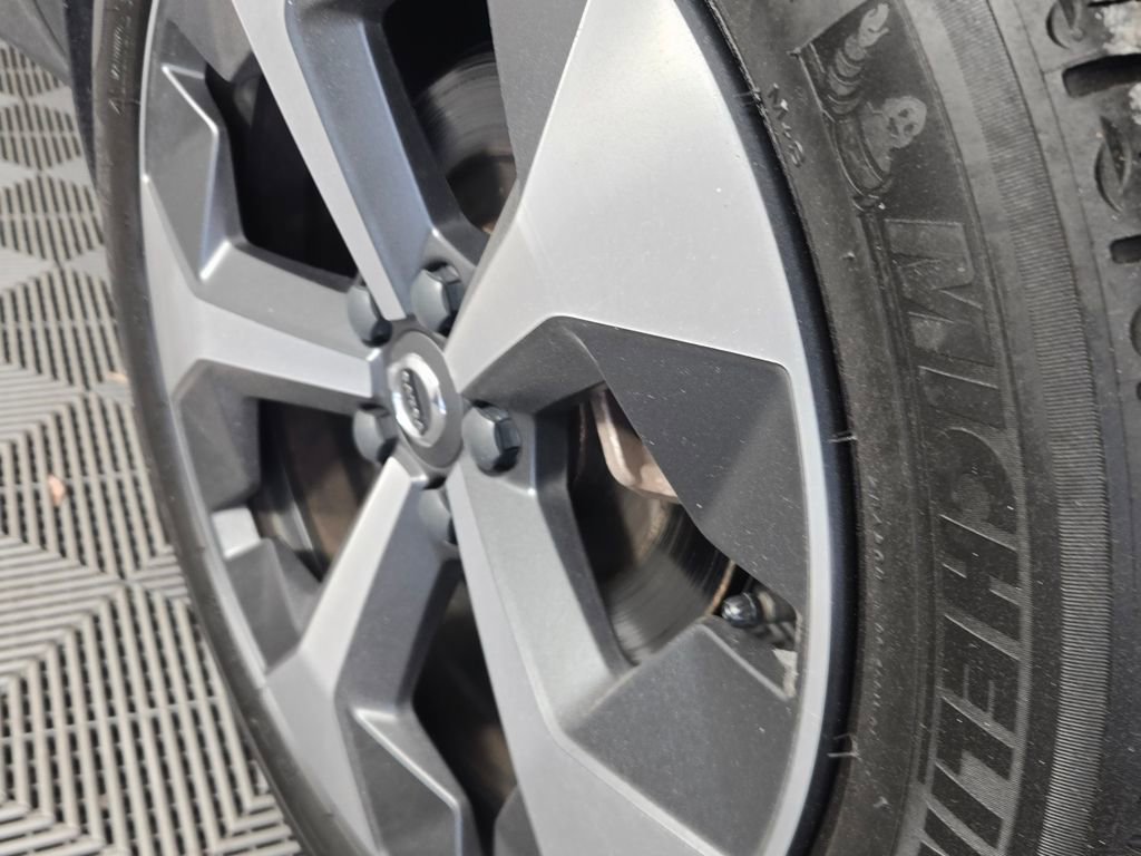 Certified 2023 Volvo XC40 B5 Ultimate w/ Climate Package image 10