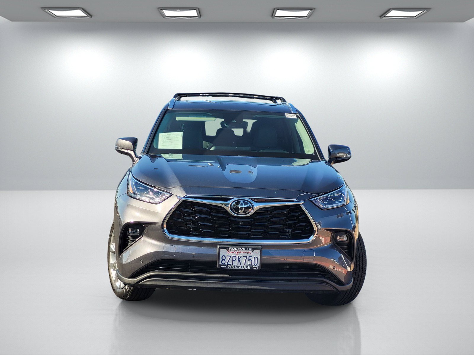Used 2022 Toyota Highlander Limited AWD/4WD image 2
