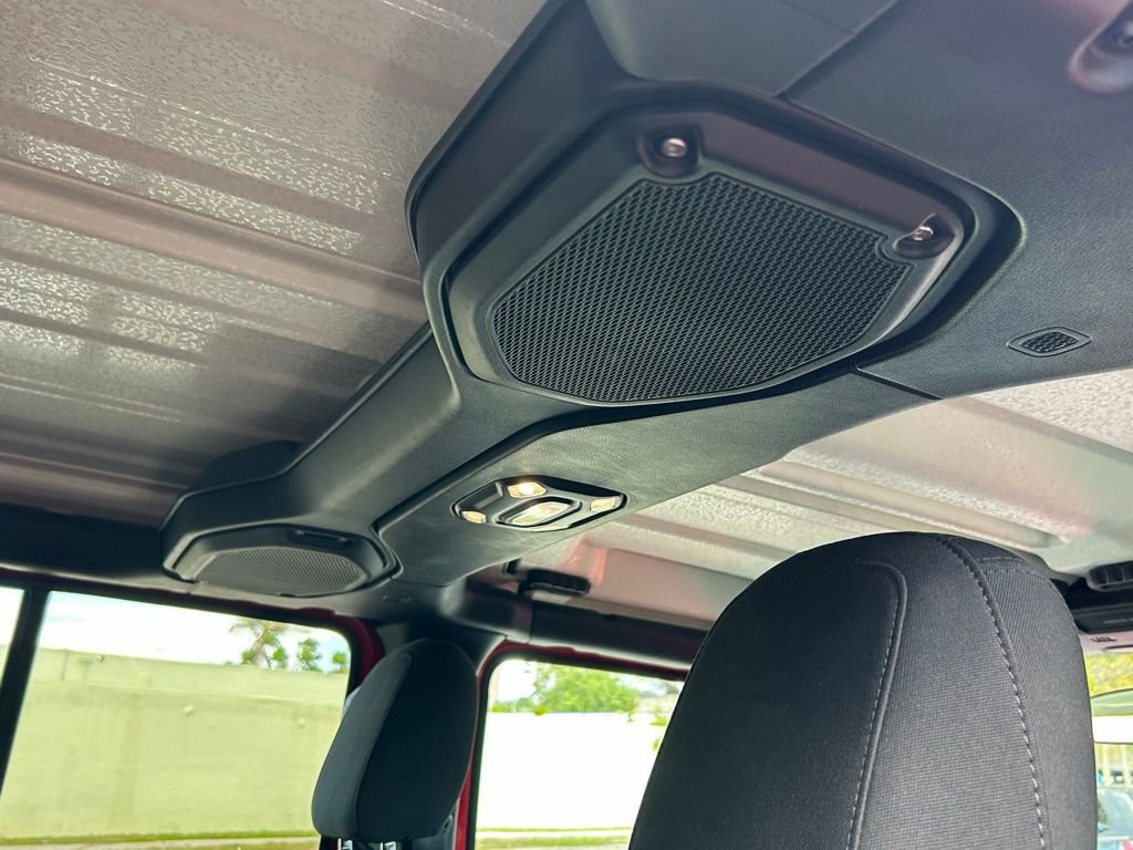 Used 2021 Jeep Wrangler Unlimited Sahara image 36