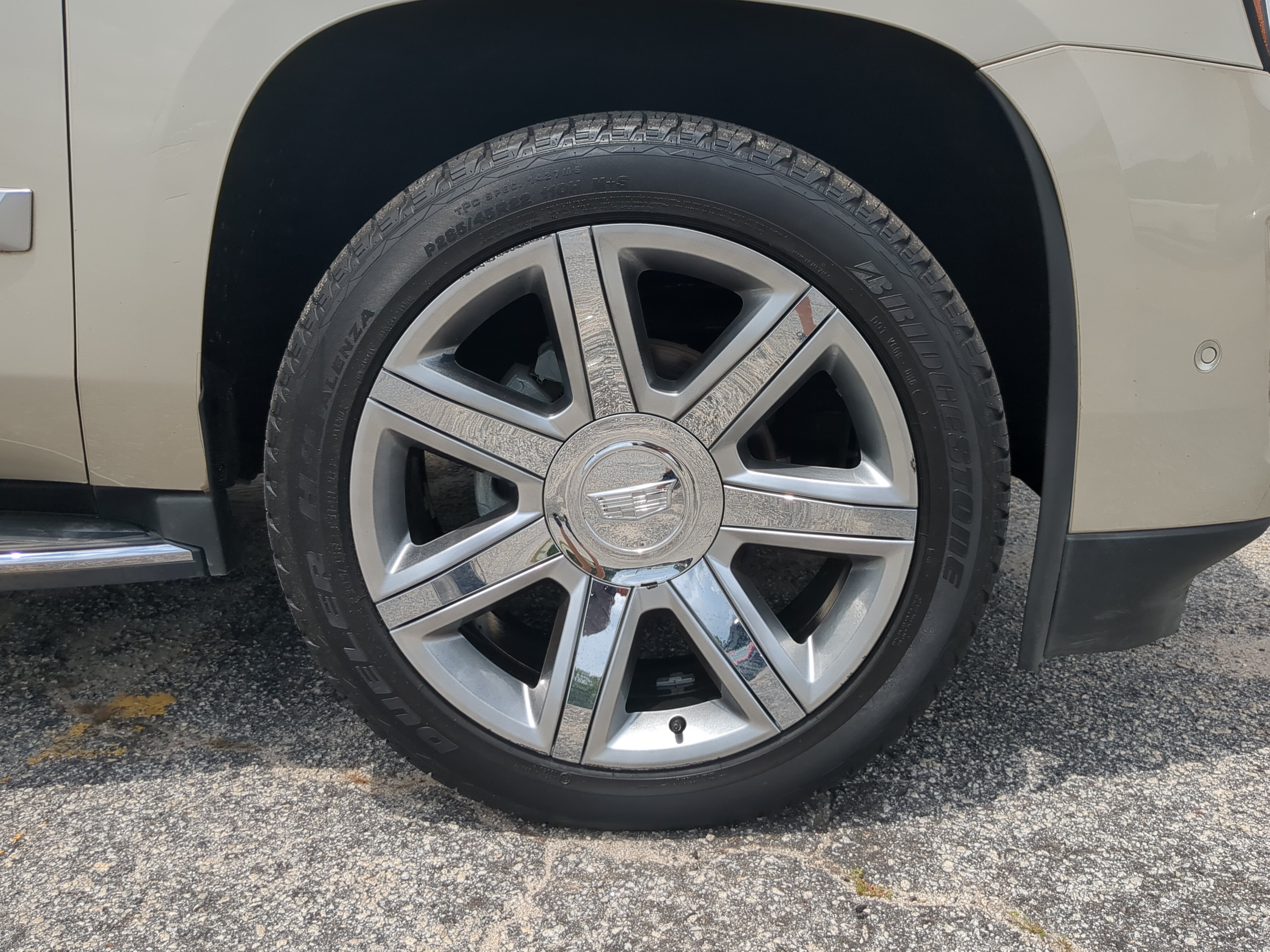 Used 2017 Cadillac Escalade ESV Luxury RWD image 9
