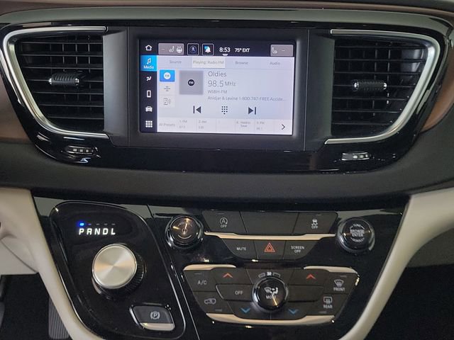 Used 2024 Chrysler Voyager LX image 8