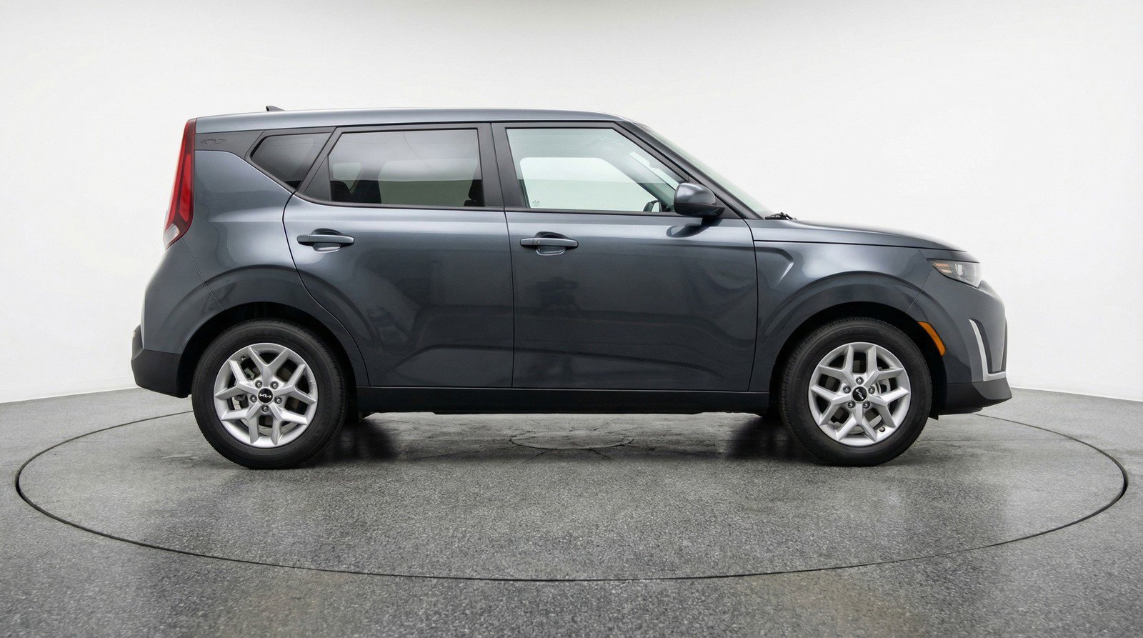 Used 2025 Kia Soul LX w/ LX Technology Package FWD image 11