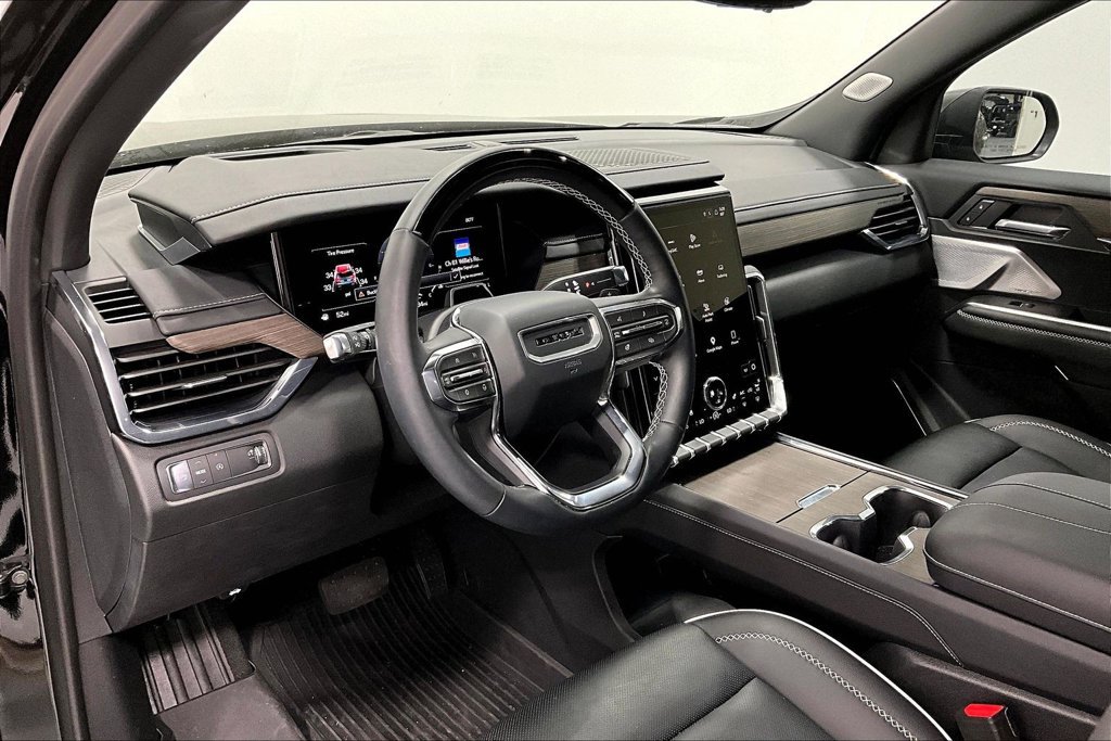 Used 2025 GMC Acadia Denali w/ Super Cruise Package FWD image 16