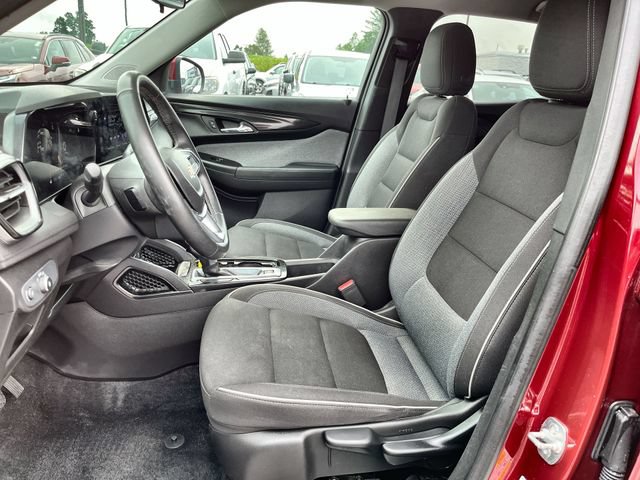 Used 2025 Chevrolet TrailBlazer LT w/ LT Cold Weather Package AWD/4WD image 14