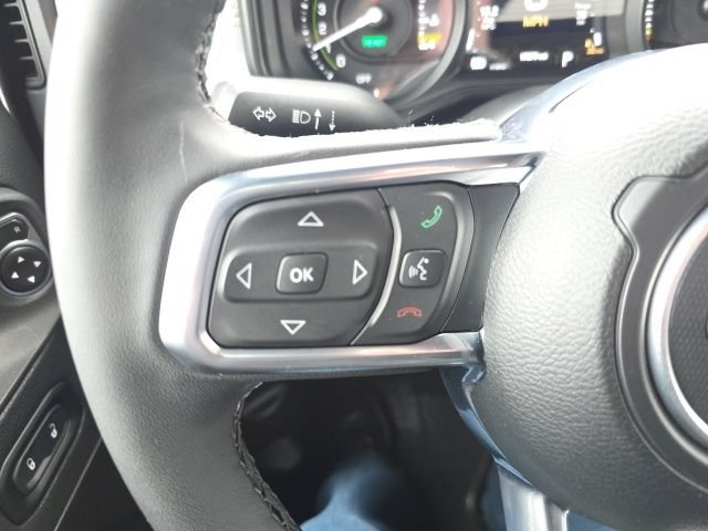 Used 2025 Jeep Wrangler Unlimited Sahara w/ Safety Group AWD/4WD image 23