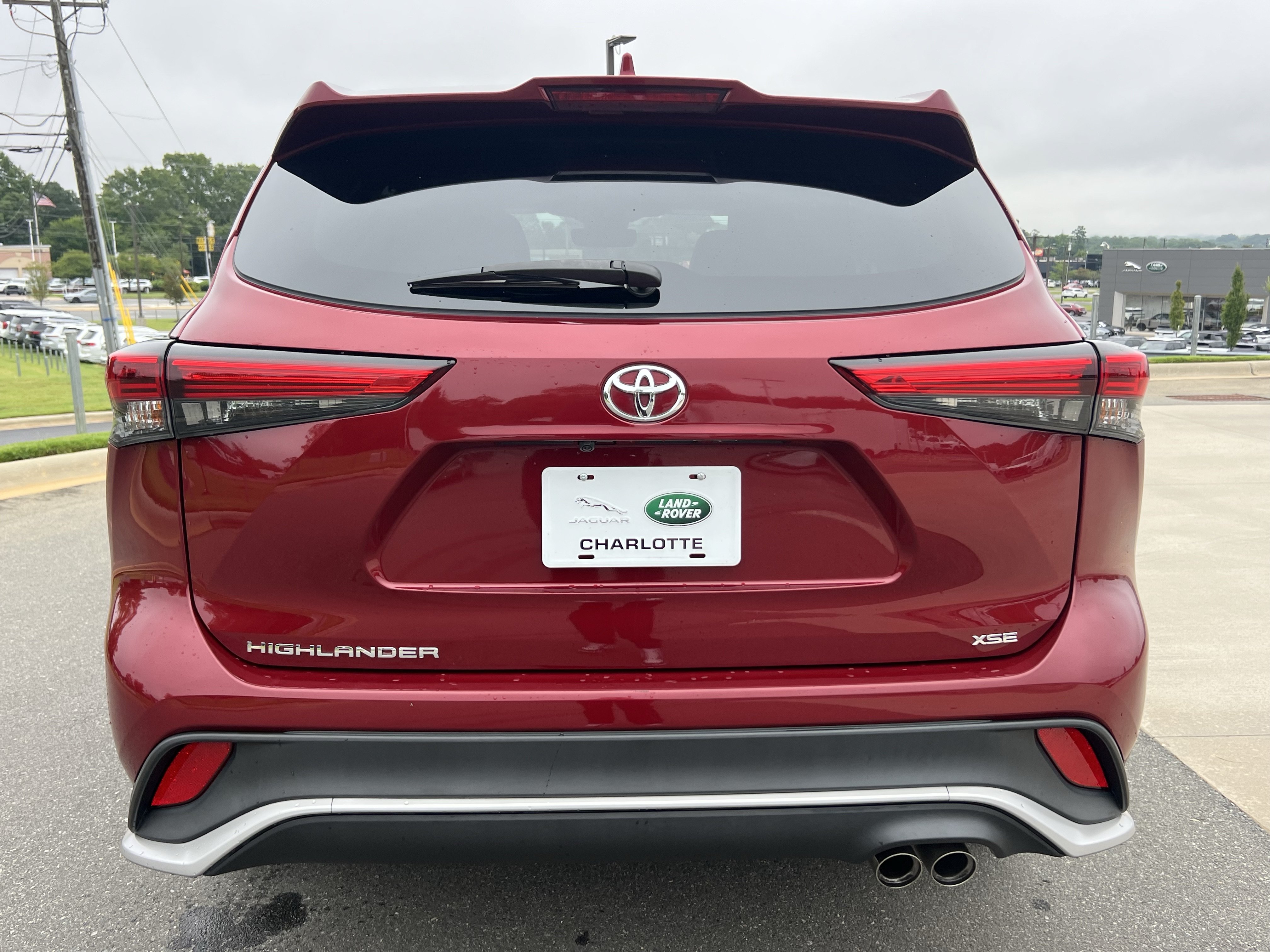 Used 2022 Toyota Highlander XSE FWD image 8