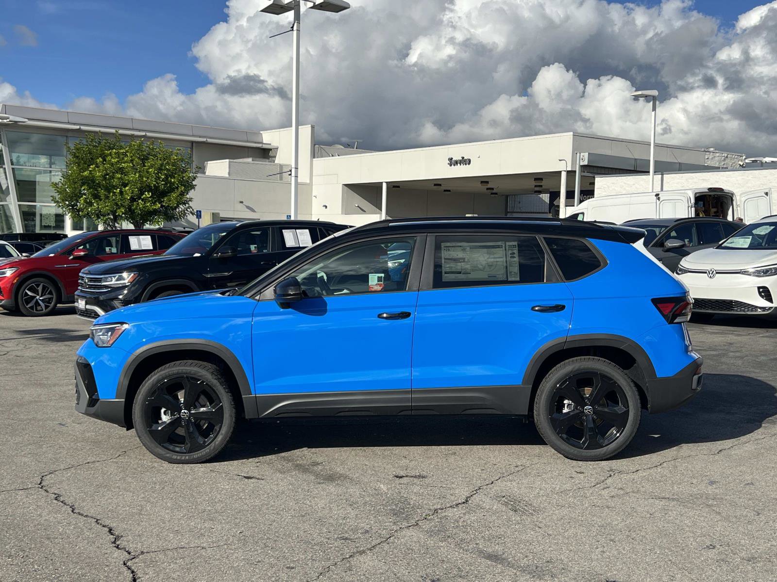 New 2026 Volkswagen Taos SE image 2