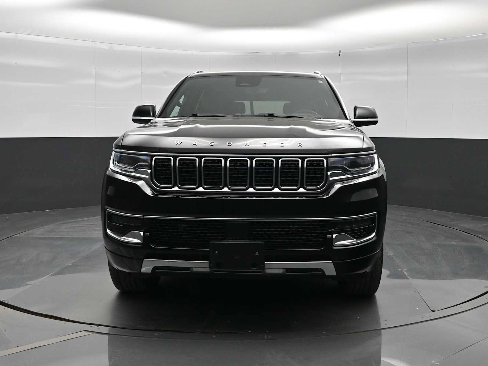 Used 2024 Jeep Wagoneer Series III AWD/4WD image 3