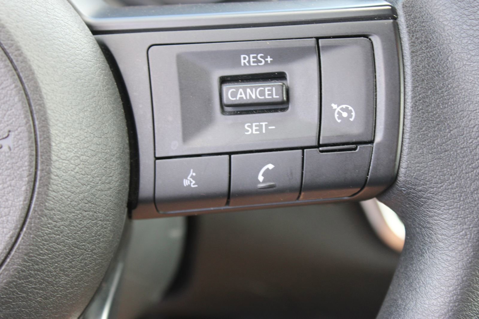 Used 2024 Nissan Rogue S FWD image 20