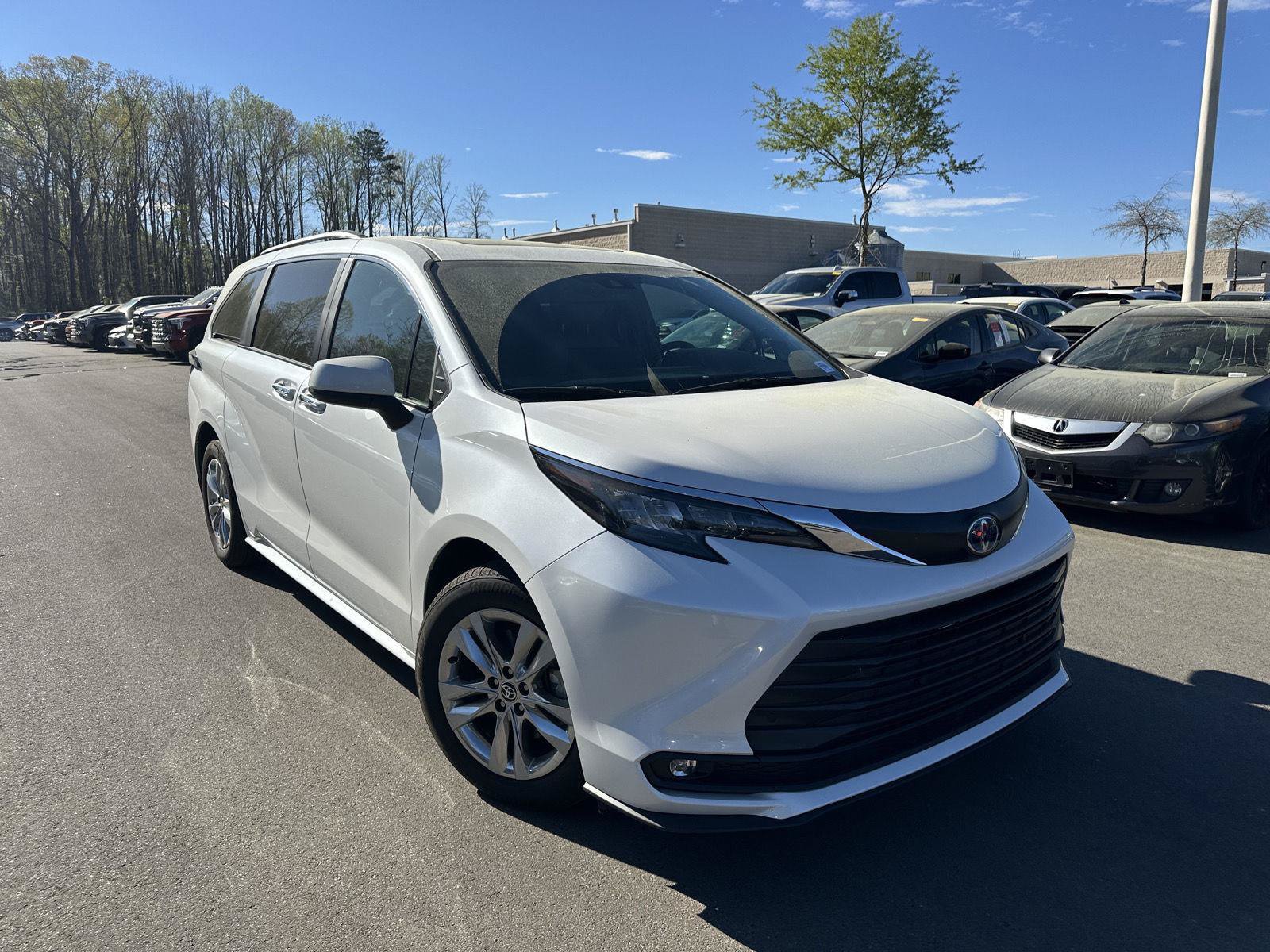 Used 2025 Toyota RAV4 XSE w/ Weather Package AWD/4WD image 99