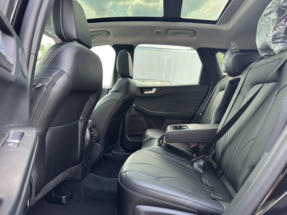 New 2025 Ford Escape SE w/ PHEV Premium Package FWD image 17