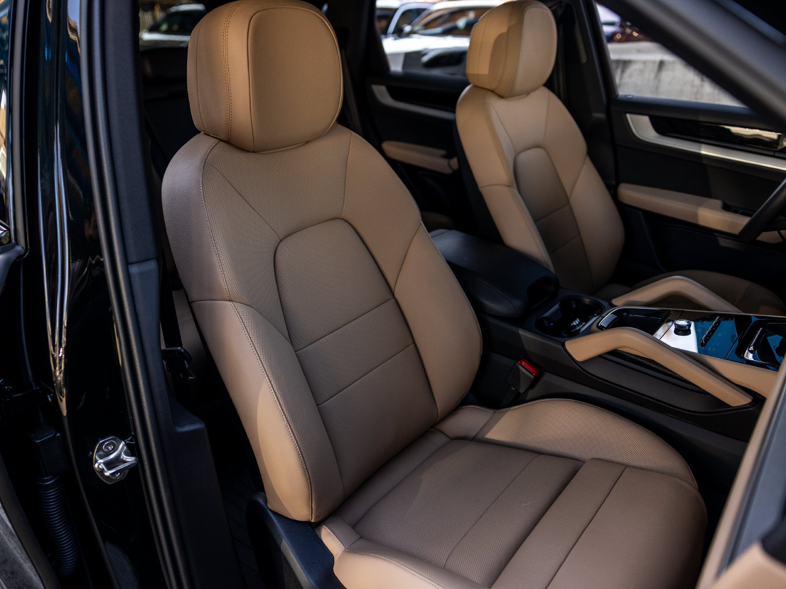 Certified 2025 Porsche Cayenne S w/ Premium Package Plus AWD/4WD image 32