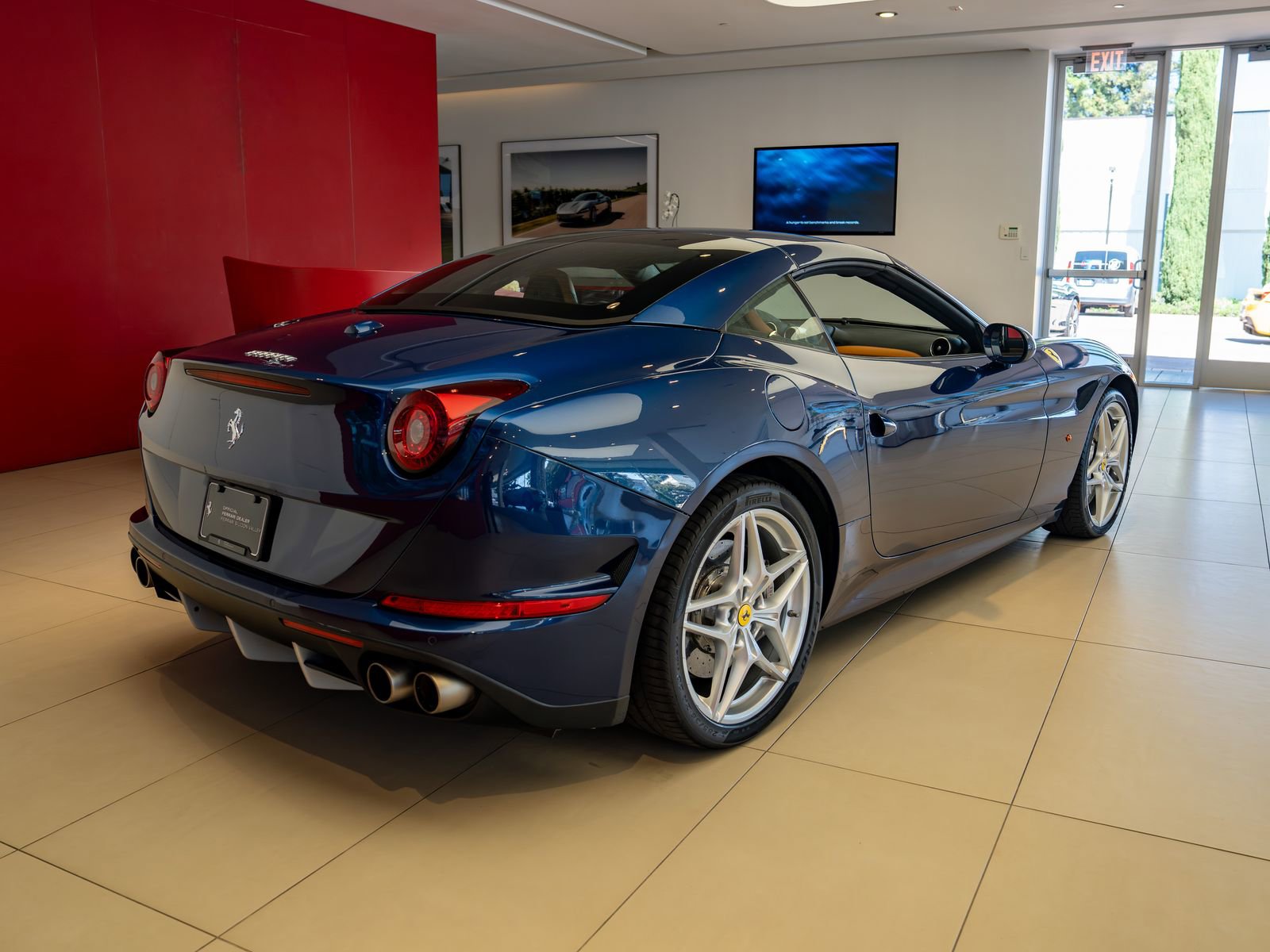 Used 2016 Ferrari California T RWD image 34