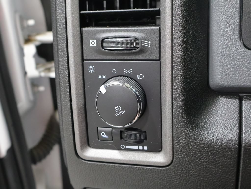 Used 2019 RAM 1500 Express AWD/4WD image 31