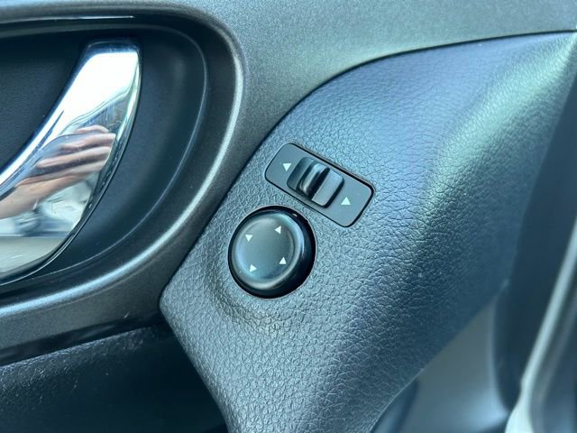 Used 2015 Nissan Rogue SV image 25