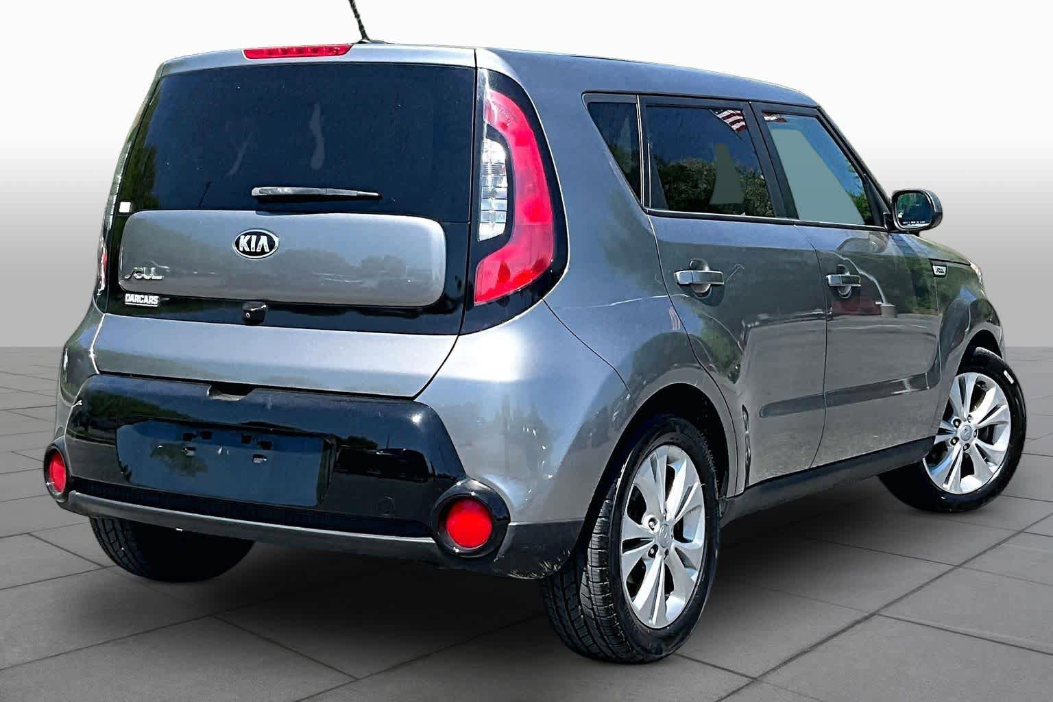 Used 2016 Kia Soul + w/ Primo Package FWD image 13