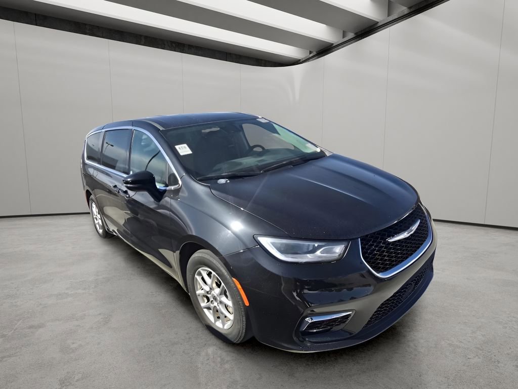 Used 2023 Chrysler Pacifica Touring-L image 15