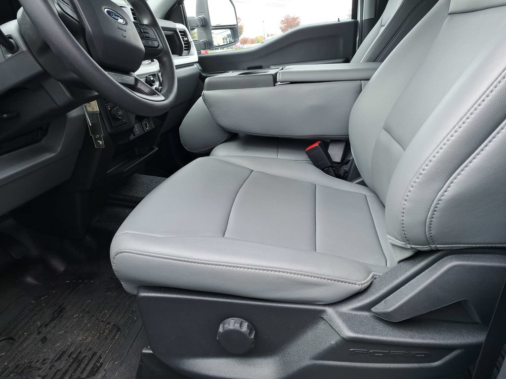 New 2025 Ford F350 XL w/ XL Chrome Package AWD/4WD image 13