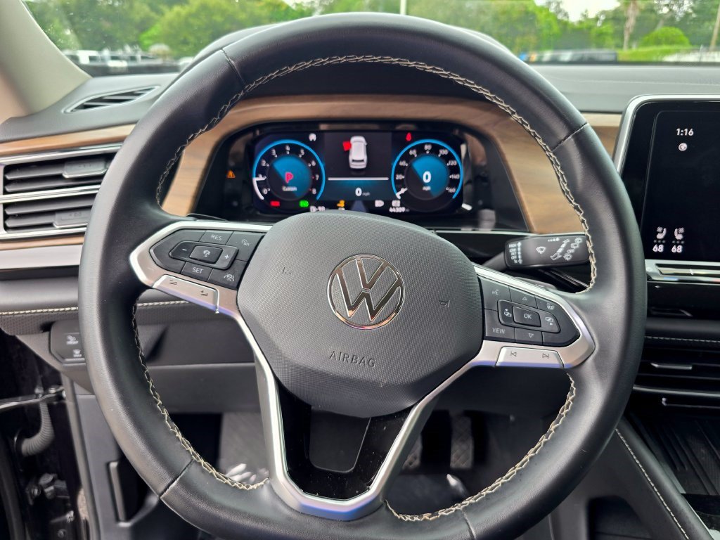 Used 2025 Volkswagen Atlas SE FWD image 17