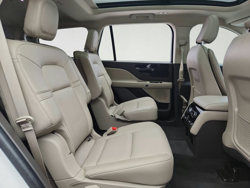 Used 2023 Lincoln Aviator AWD w/ Premium Package image 30