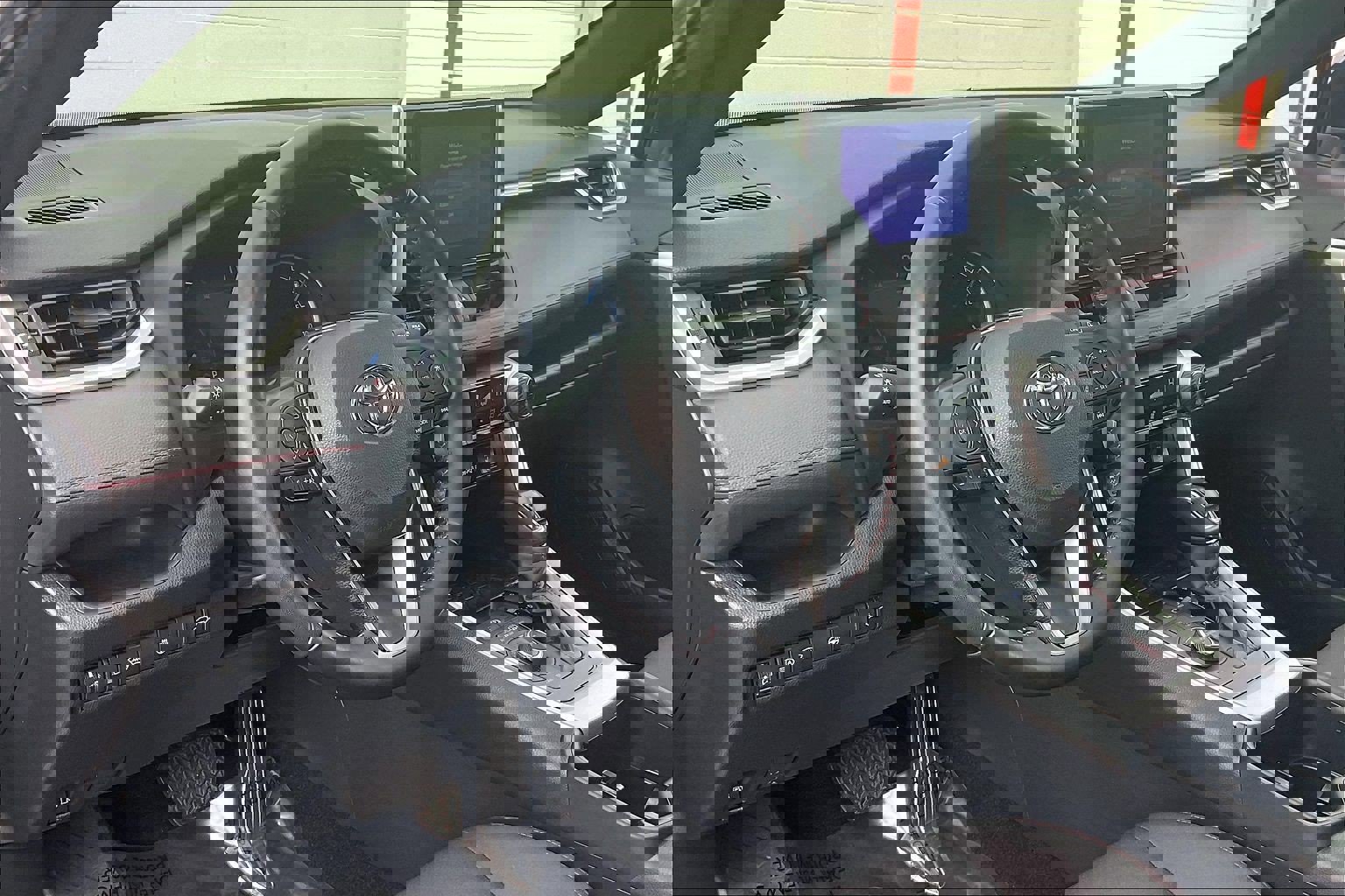 Used 2023 Toyota RAV4 SE image 18