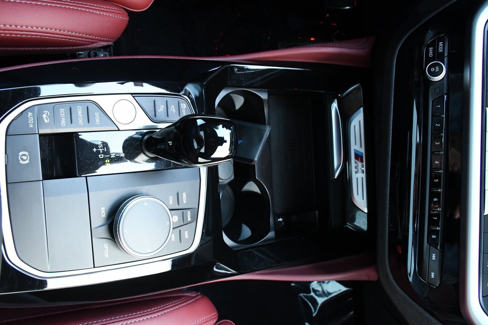 Used 2025 BMW X4 M40i w/ Premium Package image 15