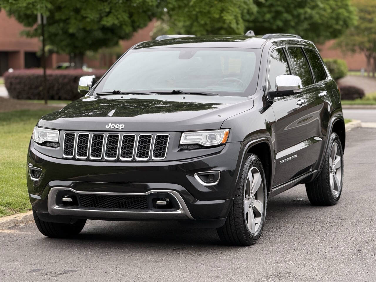 Used 2015 Jeep Grand Cherokee Overland RWD image 2