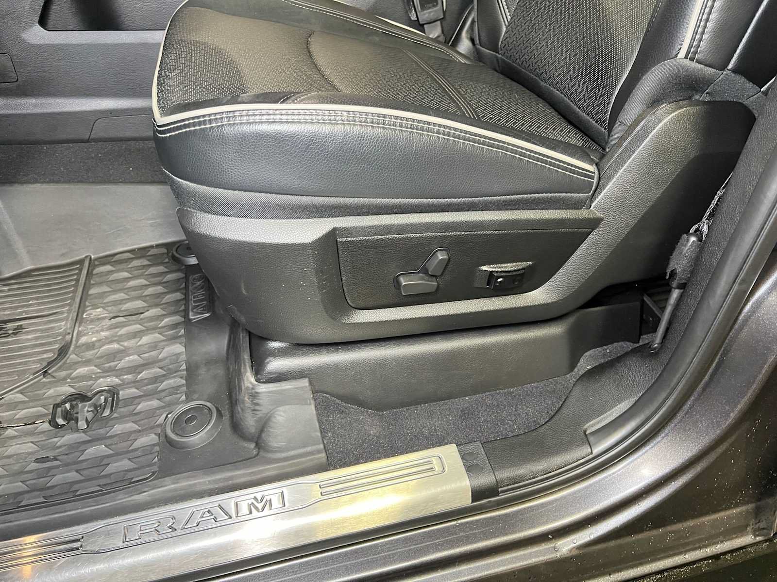 Used 2022 RAM 2500 Laramie AWD/4WD image 29