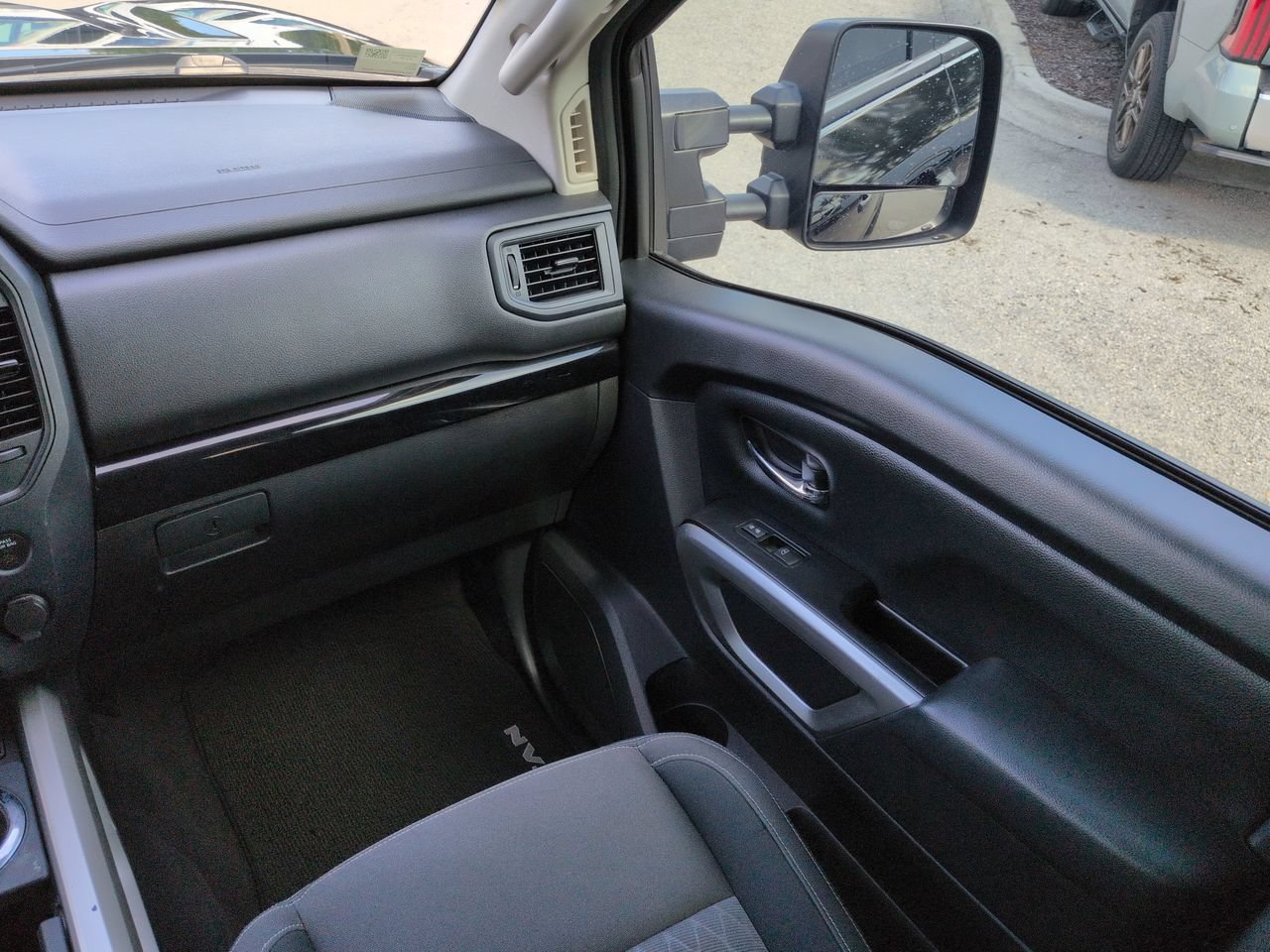 Used 2023 Nissan Titan SV w/ SV Convenience Package AWD/4WD image 17