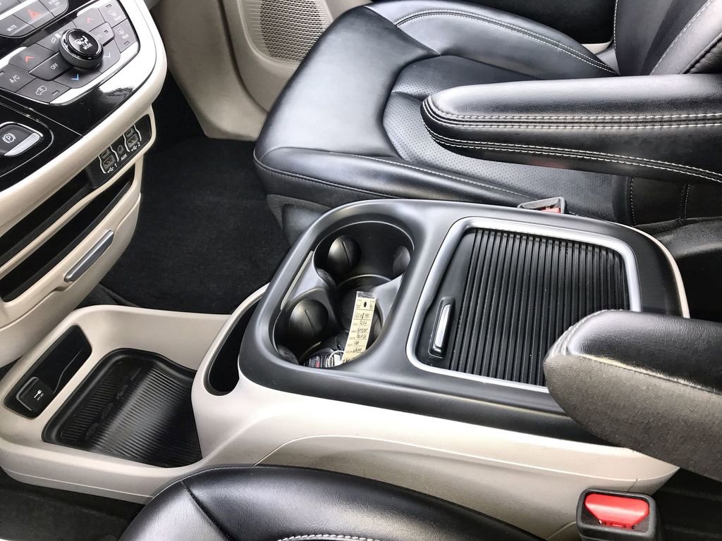 Used 2024 Chrysler Pacifica Touring-L image 20