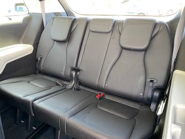 Used 2022 Kia Carnival EX FWD image 11