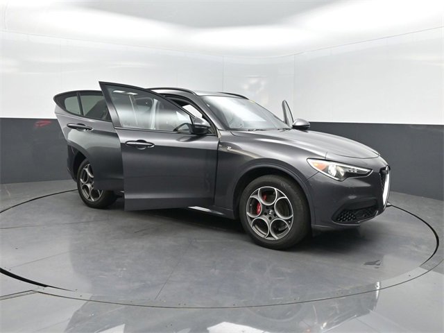 Used 2022 Alfa Romeo Stelvio Ti image 28
