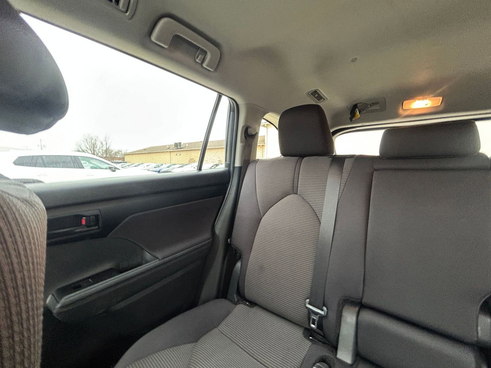 Used 2025 Toyota Highlander LE image 42