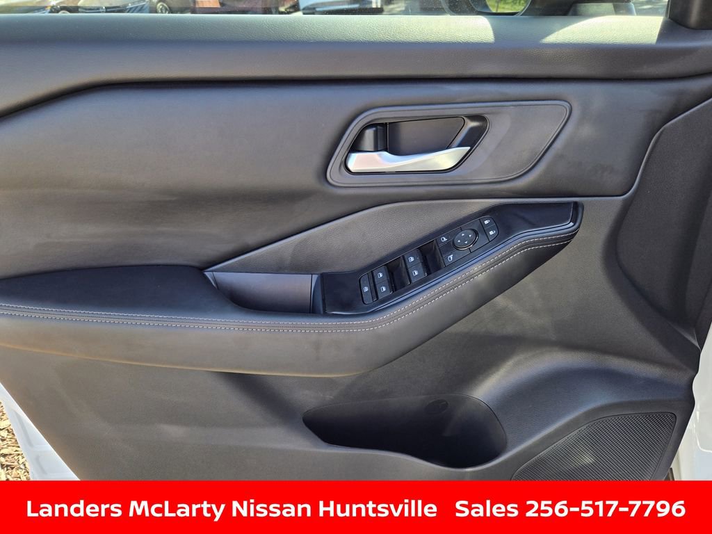 Used 2025 Nissan Rogue SV AWD/4WD image 20