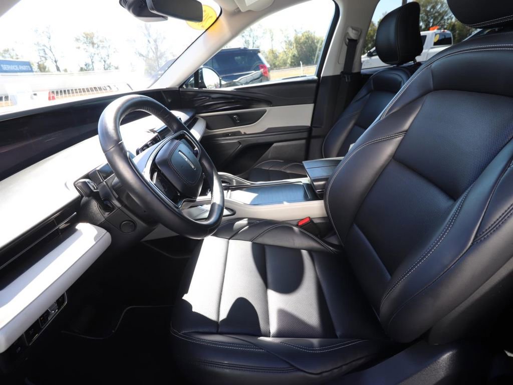 Used 2025 Lincoln Nautilus Premier image 2