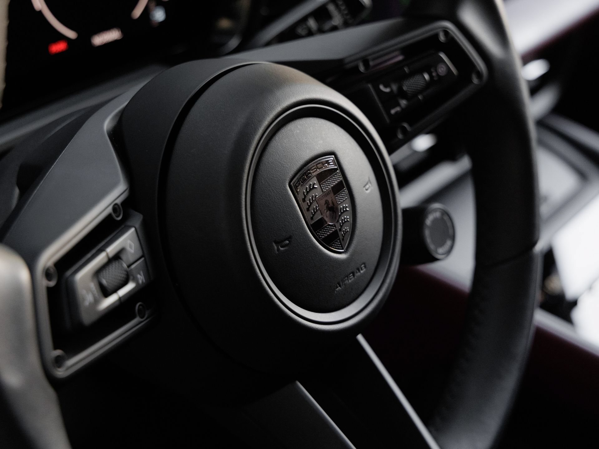 Certified 2025 Porsche Macan Turbo Electric AWD/4WD image 19