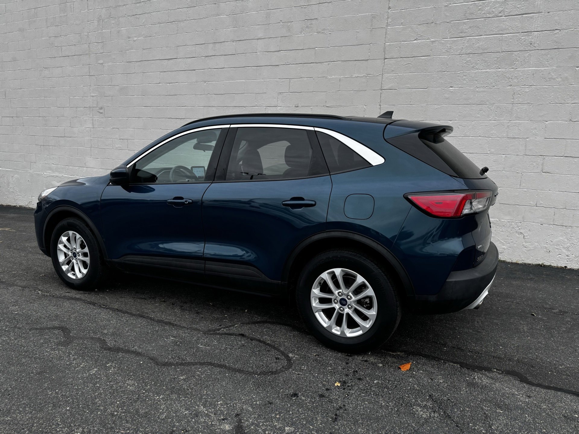 Used 2020 Ford Escape SE image 3