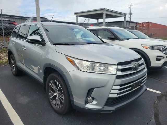 Used 2019 Toyota Highlander Plus AWD/4WD image 1
