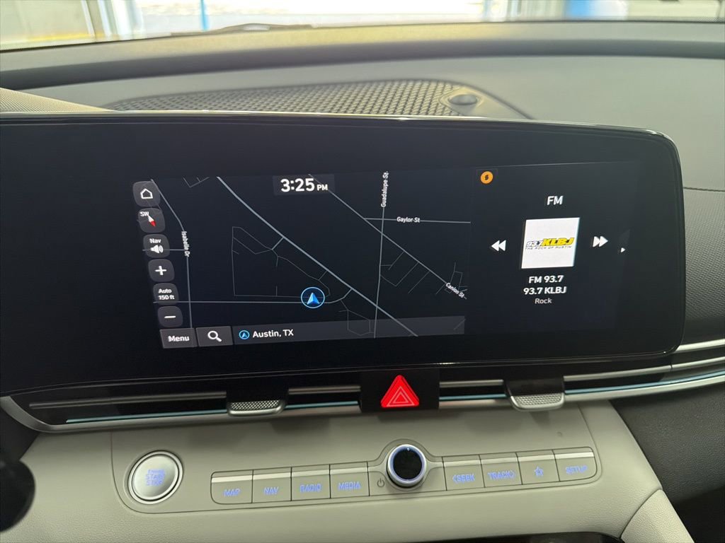 Used 2023 Hyundai Elantra Limited image 33