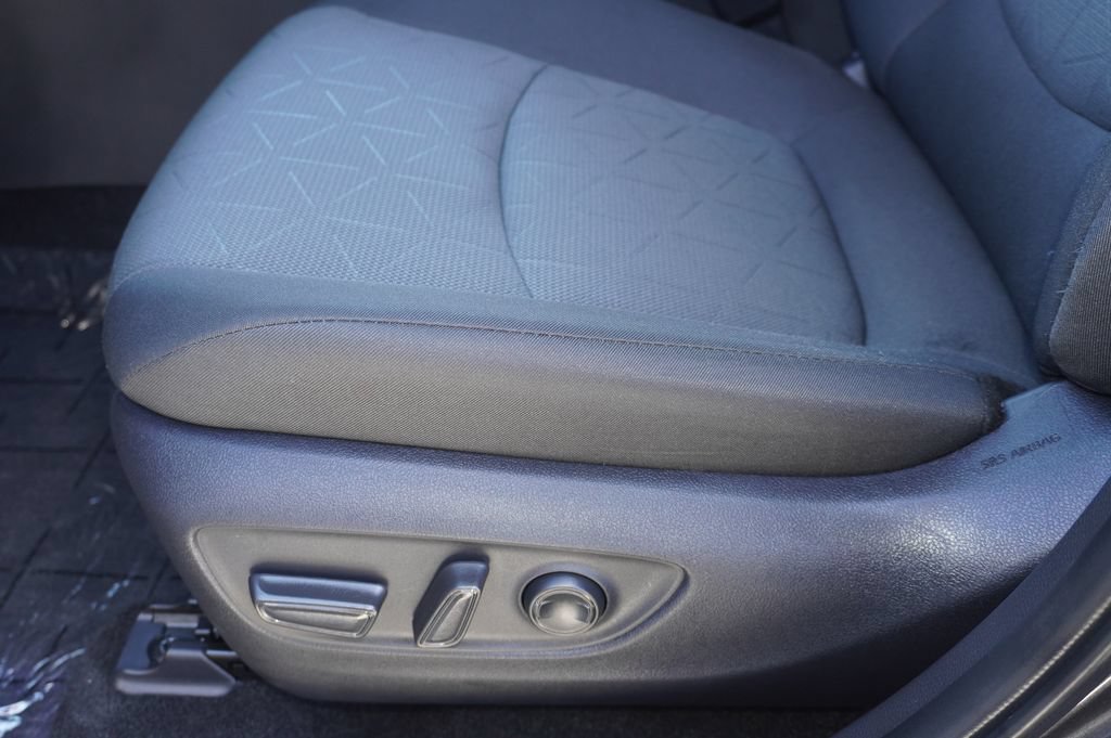 Used 2025 Toyota RAV4 XLE w/ Convenience Package FWD image 15