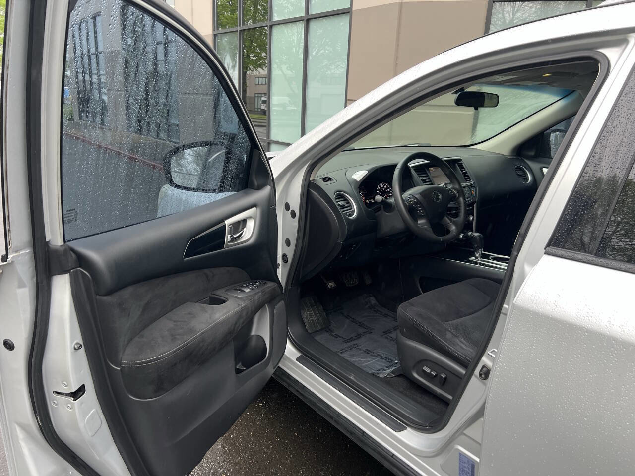 Used 2014 Nissan Pathfinder SV FWD image 7