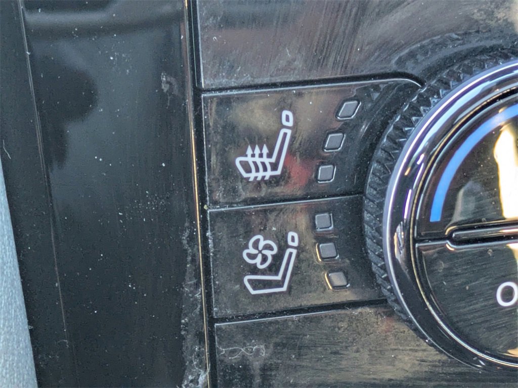 Used 2022 Nissan Armada Platinum w/ Captain's Chairs Package image 28