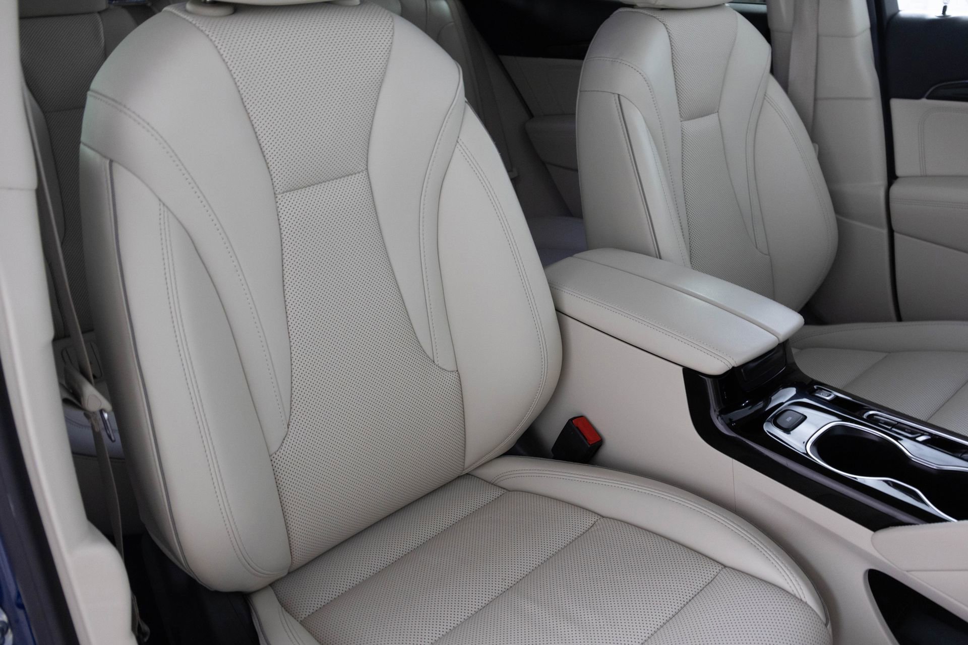 Used 2022 Buick Envision Essence w/ Safety Package image 40